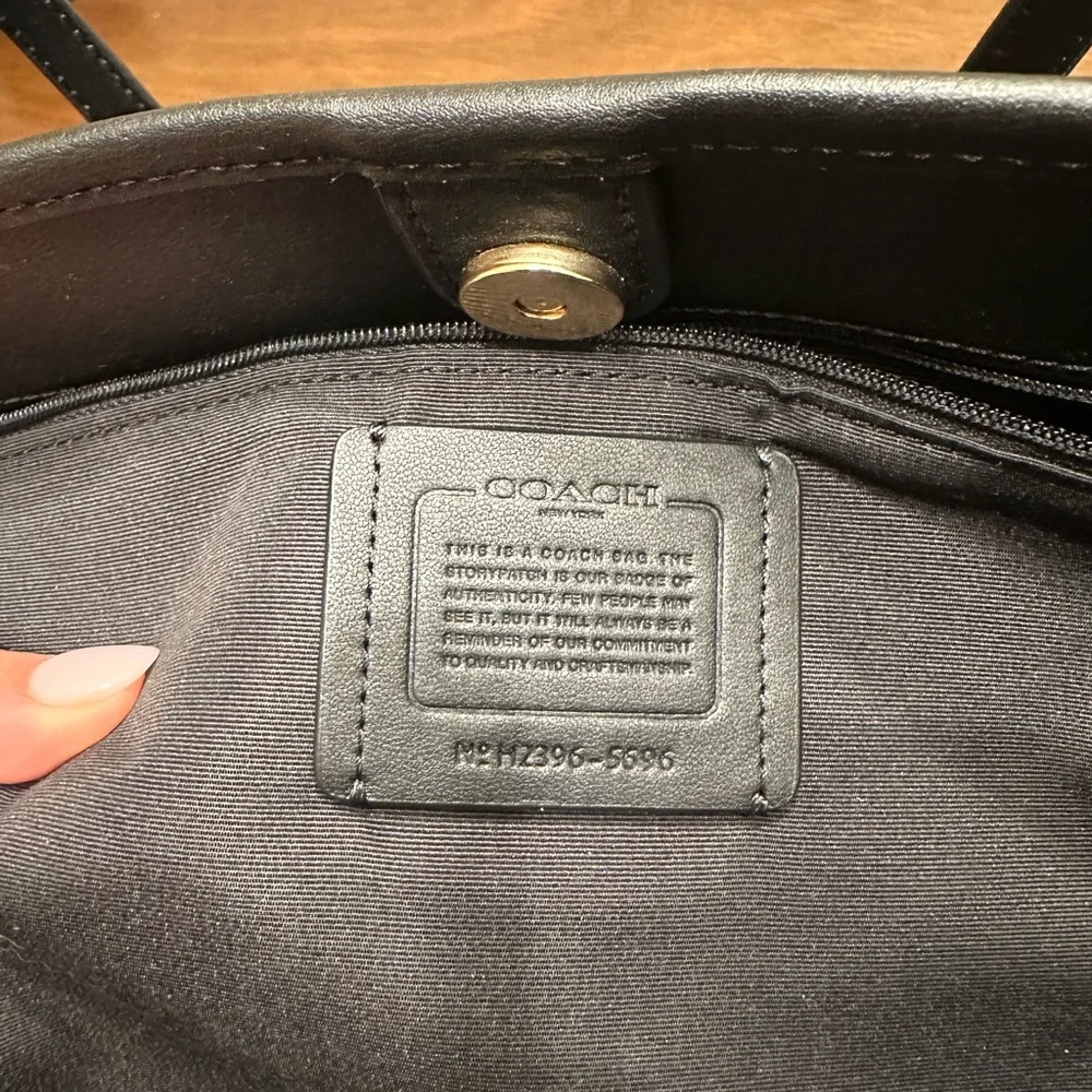 Coach City Tote - Signature Canvas - Picture 4 of 5